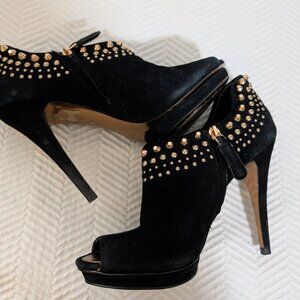 BCBGMaxAzria Nishelle Black Suede Gold Studded Peep Toe Platform Heels Size 8